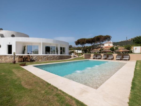 Charming villa by the sea with private pool, personal chef and service staff